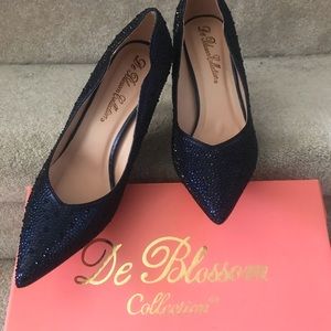 De Blossom  shoe midnight blue with shimmer stones